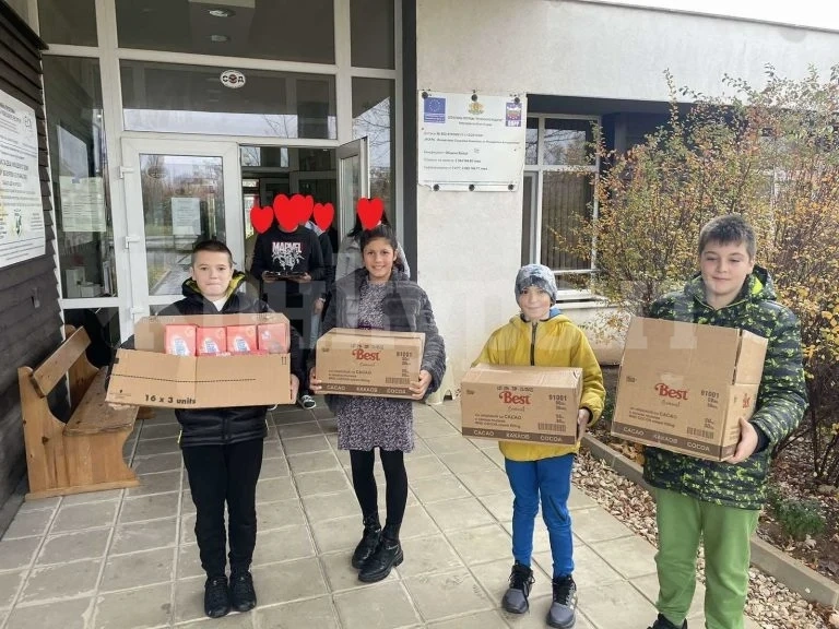 Ученици от Средно училище „Христо Ботев“-Враца зарадваха свои връстници в навечерието на Коледа