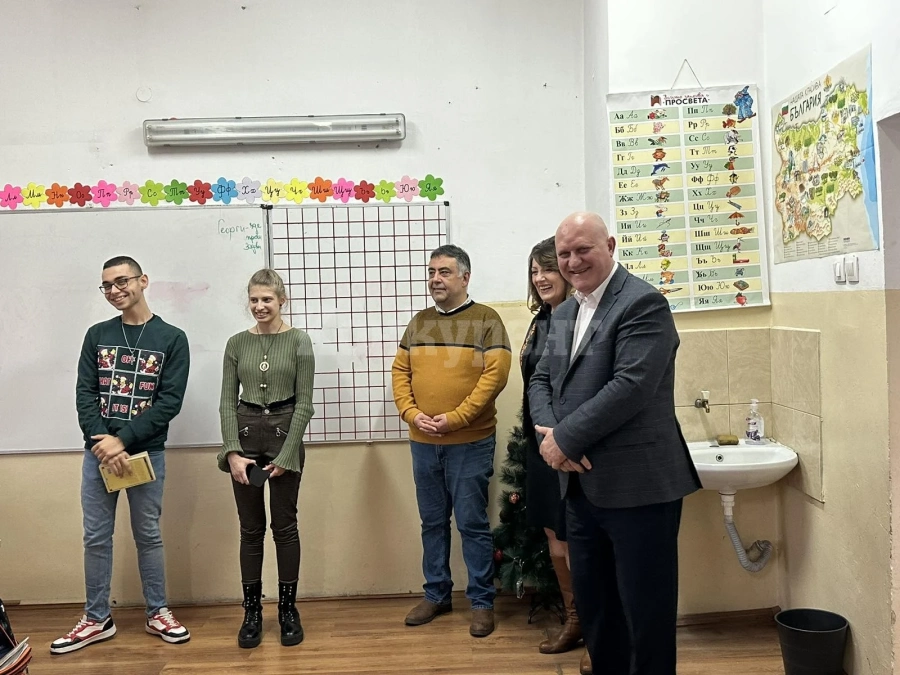 Министър Цоков посети СУ „Св. св. Кирил и Методий“-Козлодуй