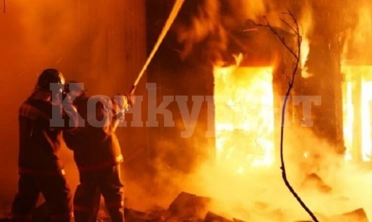 Мъж е с опасност за живота след пожар