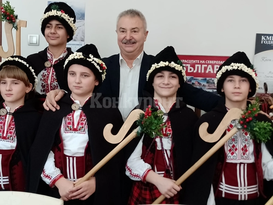 Коледари благословиха Златко Живков и всички хора в Монтана