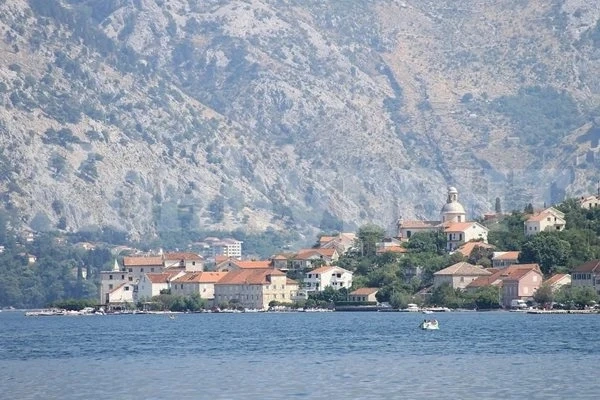 Нова серия заплахи за поставени бомби в училища в Черна гора