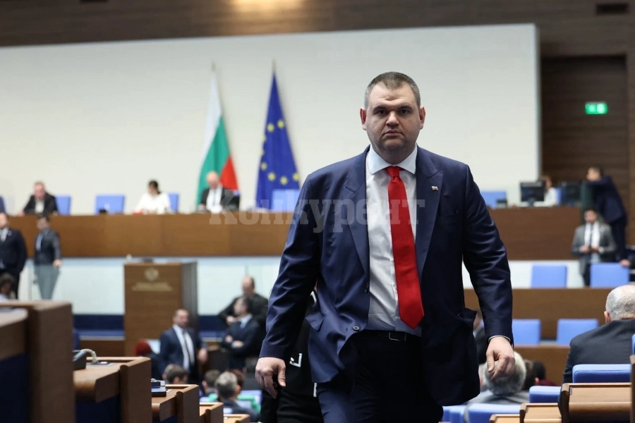 Делян Пеевски, председател на ПГ на ДПС: Призовавам президента Радев да обърне светлината към президентската институция. С промените в Конституцията гарантирахме, че никога повече няма да има еднолична власт над държавата