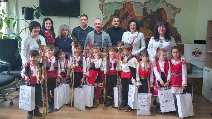 Малки коледари наричаха за здраве в Община Белоградчик