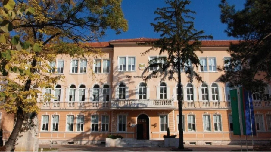 Поздрав от директора на СУ „Христо Ботев“- Враца по повод предстоящите Коледно-новогодишни празници
