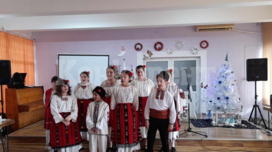 Ученици и самодейци от читалището участваха в коледния концерт в Кула