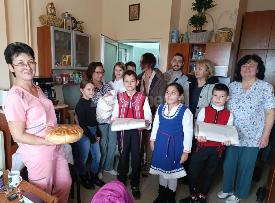 Деца дариха на неонатологията, хемодиализата и детско отделение в МБАЛ – Монтана