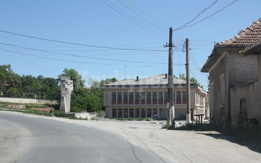Интересни факти за село Го̀рна Кремѐна