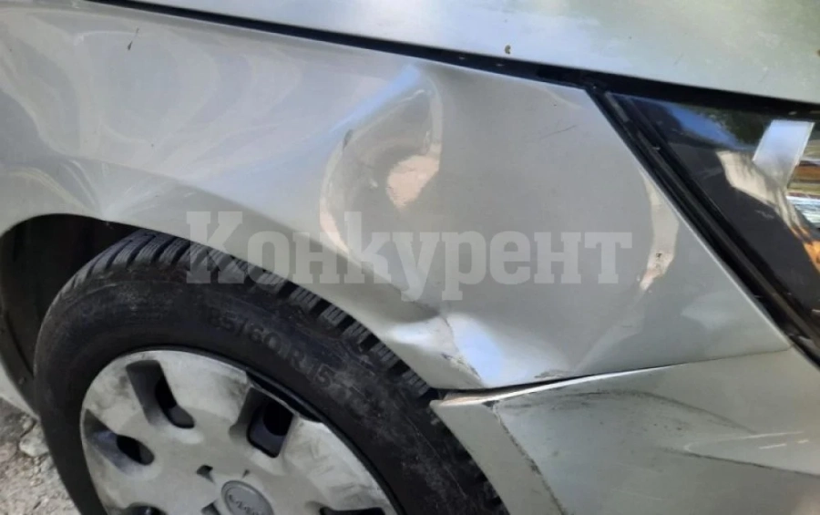 Мъж блъсна кола пред очите на собственичката, за да я изгони