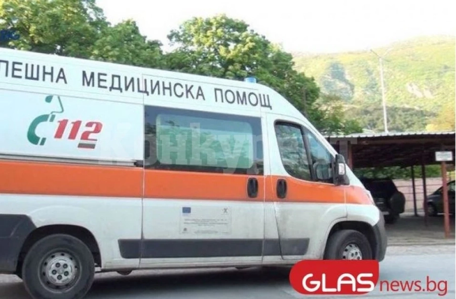 Кола помете пешеходец в Асеновград, борят се за живота му