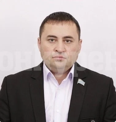 Политик от партията на Путин е намерен мъртъв пред дома си
