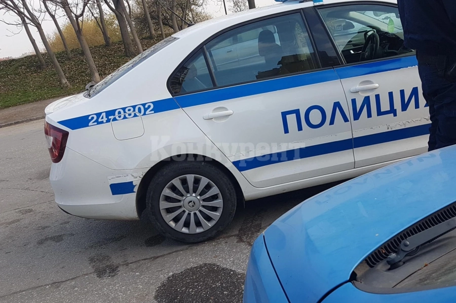 Намериха 40 грама дрога в кола, арестувани са шофьорът и 3-мата му спътници
