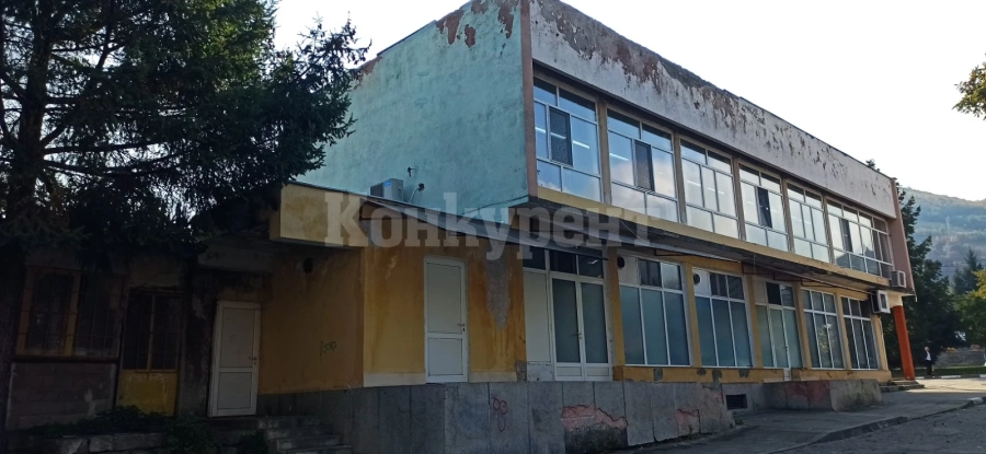Сложиха на тезгяха голям търговски обект с ресторант в Чипровци СНИМКИ