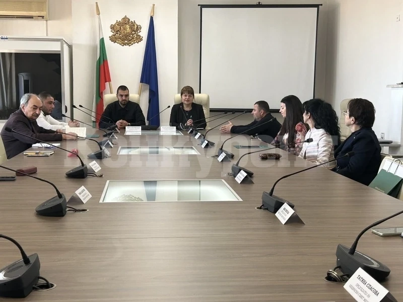Екипът на областна администрация-Враца проведе среща с председателите на общински съвети