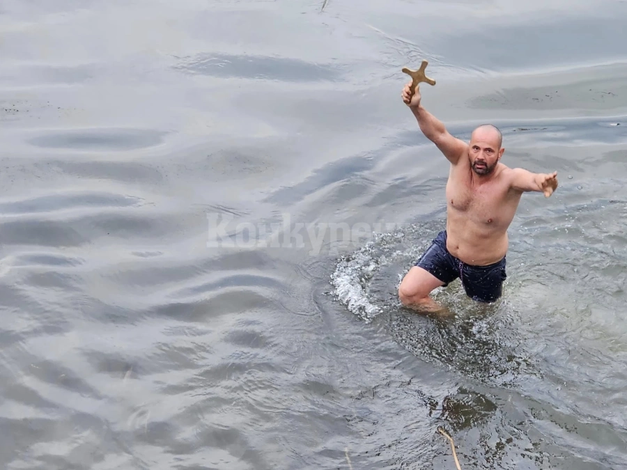 Петър Паисиев пръв стигна до кръста в Мизия