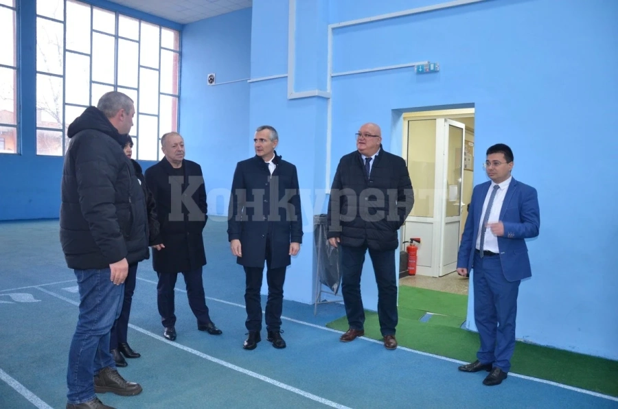 Министърът на младежта и спорта се срещна с кмета на Видин и с представители на спортната общност в града СНИМКИ