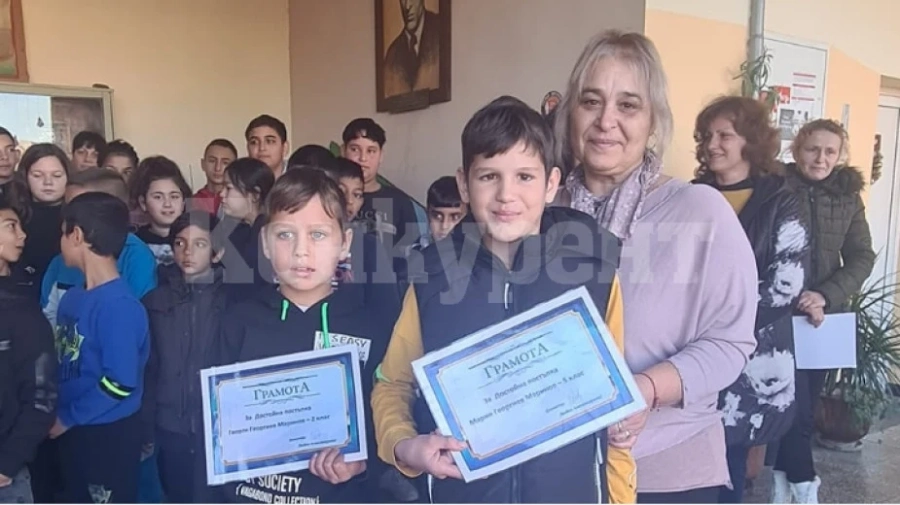 Похвално! Наградиха Марин и Георги, върнали намерени пари и телефон