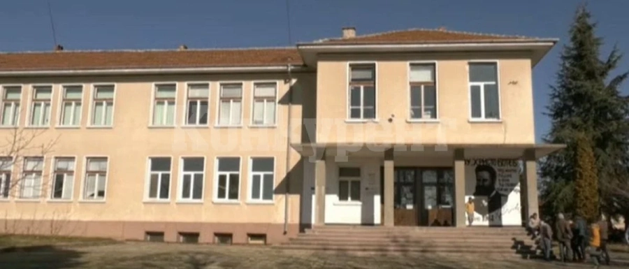 Преподаватели обвиняват директор на училище в психически тормоз