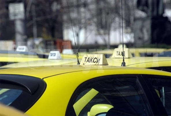 Спряха дрогиран таксиметров шофьор