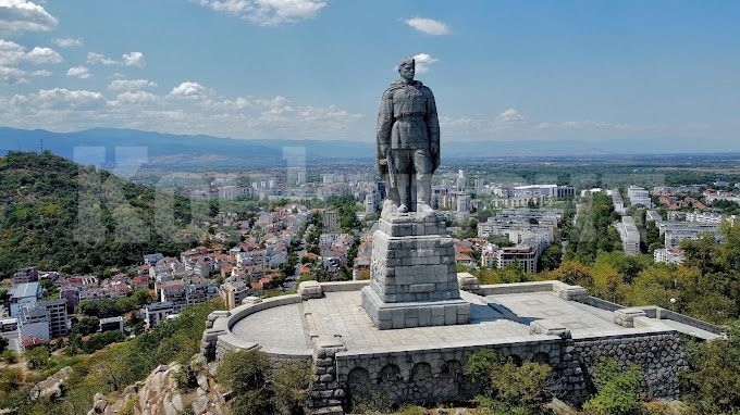 В Пловдив протестират заради предложението за преместване на паметника на Альоша
