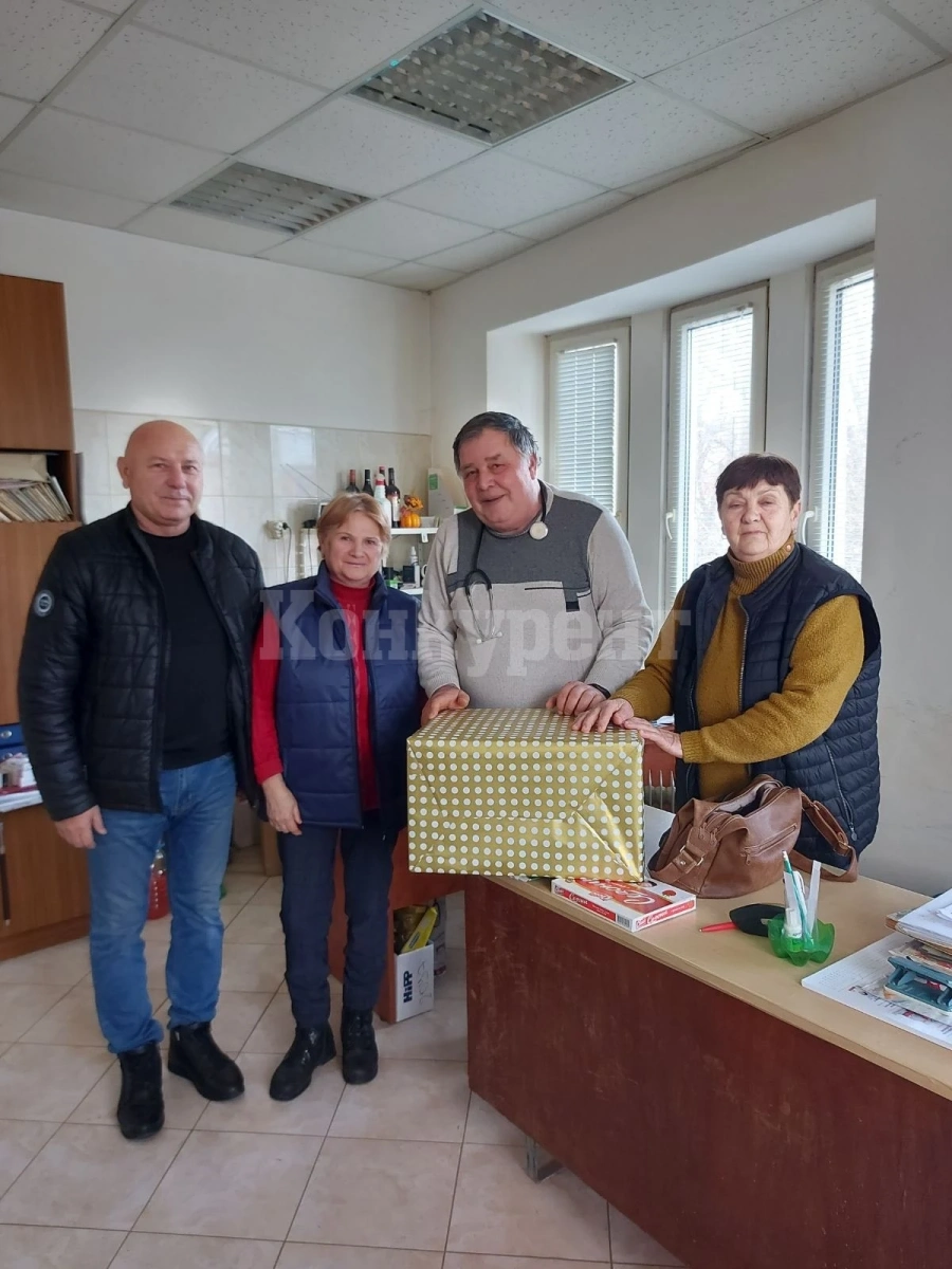 Кметът на Борован уважи медиците с поздравителен адрес и подаръци
