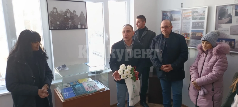 Отдадоха почит към паметта на Радичков в Берковица СНИМКИ