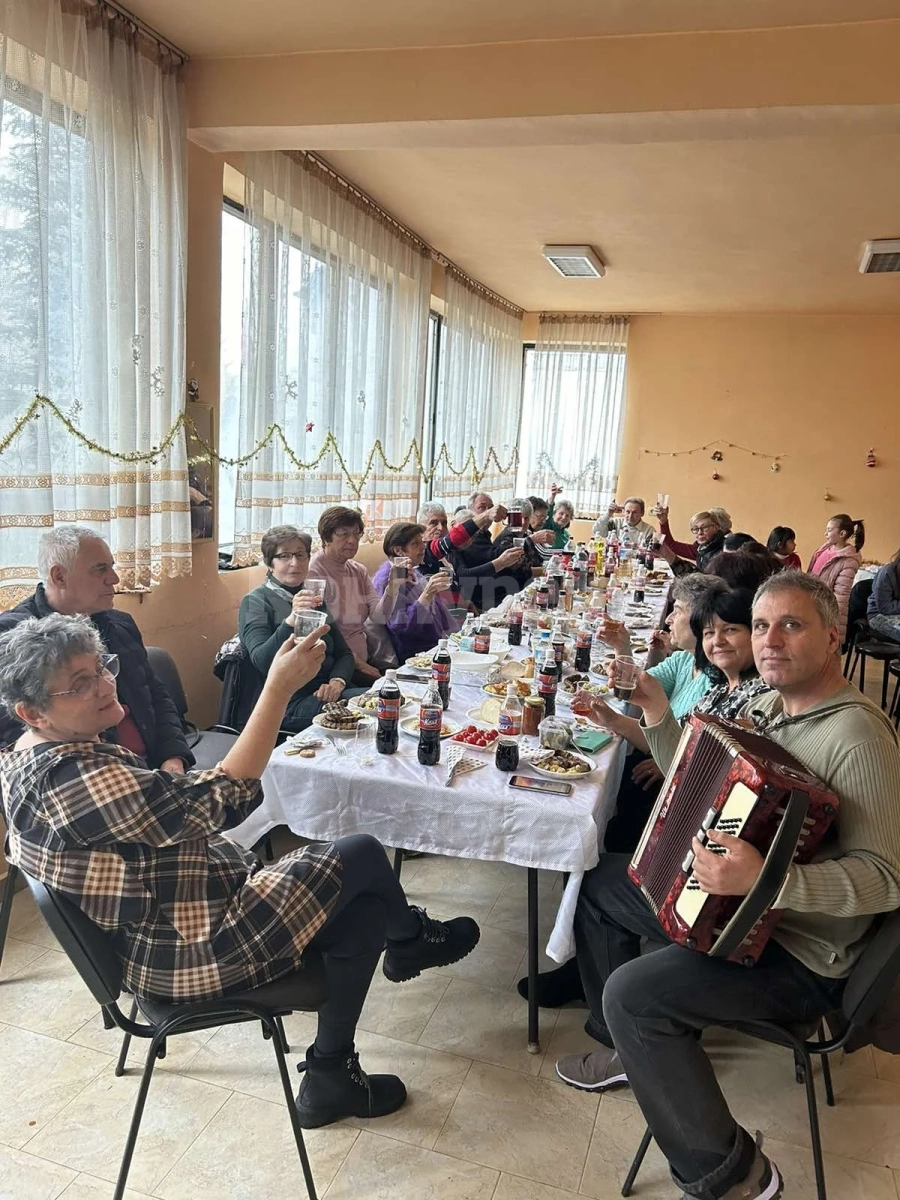 Истински празник в Гаганица за Бабинден СНИМКИ