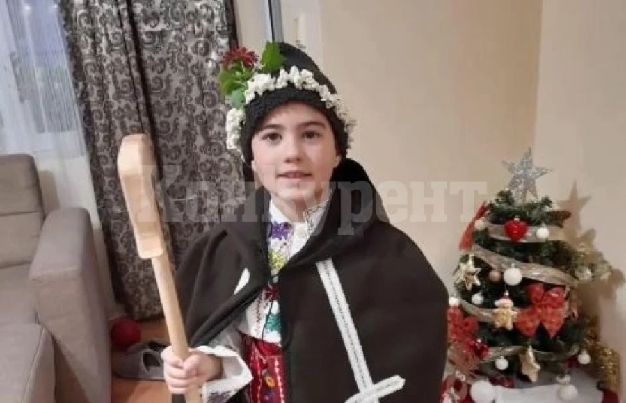 7-годишно дете дари парите си от коледуване на болница