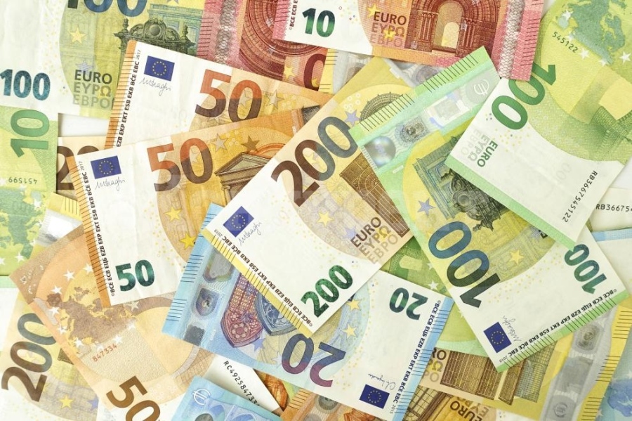 Средната заплата в Сърбия ще надхвърли 1000 евро през 2025 година