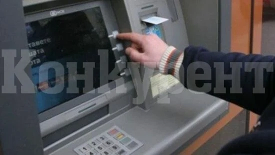 Заловиха апаш, задигнал дебитна карта и теглил три пъти пари с нея