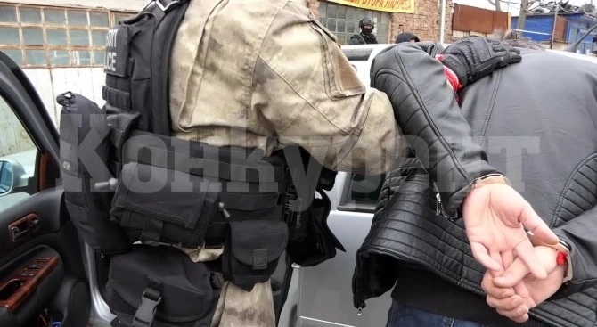 Оставиха в ареста петимата, обвинени за участие в ОПГ за разпространение на наркотици