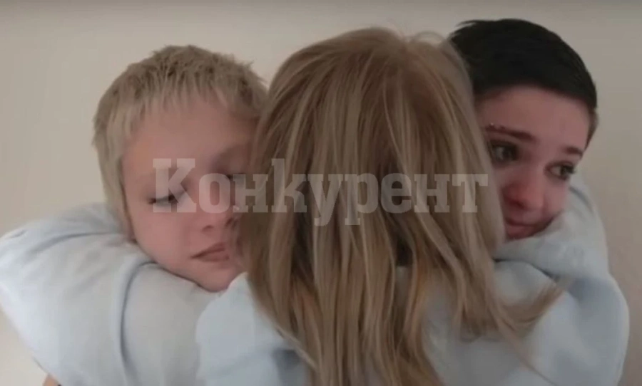 Близначки, продадени след раждането си, се събраха след години!