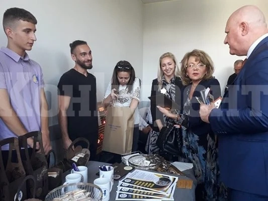 Държавата поема изцяло осигуровките на учениците в дуално обучение