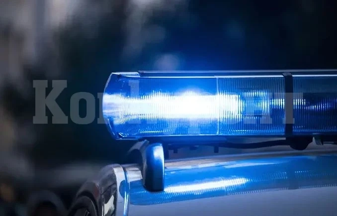 Опасно поведение на пътя: Мъж лежи на скейтборд и се движи между колите край Варна