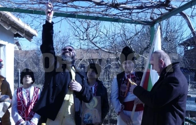 В Ружинци зарязаха лозята с кръшно българско хоро