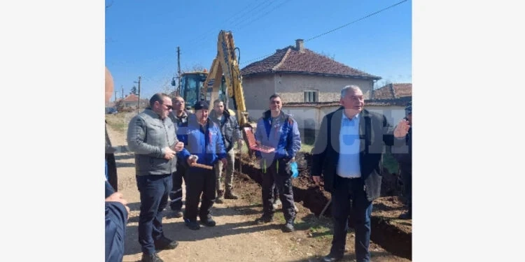 Правят нов водопровод в Лехчево