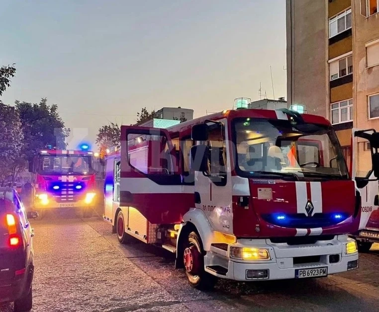 Мъж загина, а жена е обгазена след пожар в блок