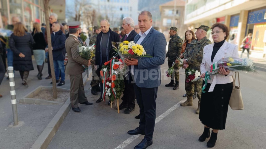 Враца почете паметта на Кирил Ботев СНИМКИ и ВИДЕО