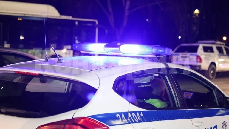 Верижна катастрофа след гонка, пострадали са двама полицаи