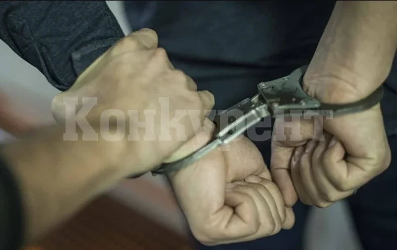 Мъж блудствал с три непълнолетни момчета в апартамент в София