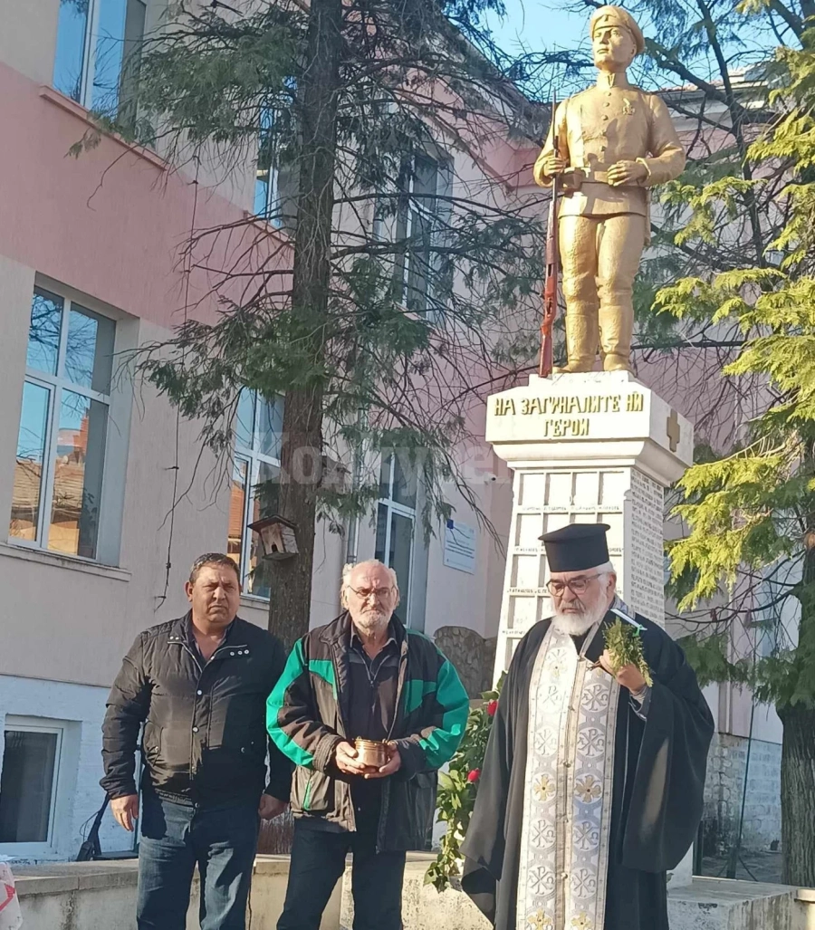Кметът на Борован присъства на преосвещаването на паметника на загиналите в Отечествените войни СНИМКИ