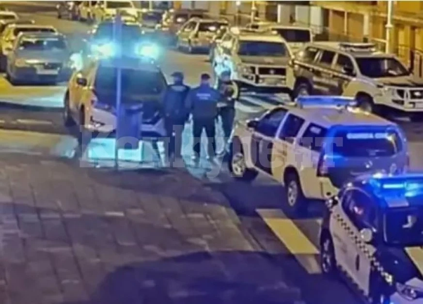 Откриха мъртва майка в багажник, задържаха децата ѝ