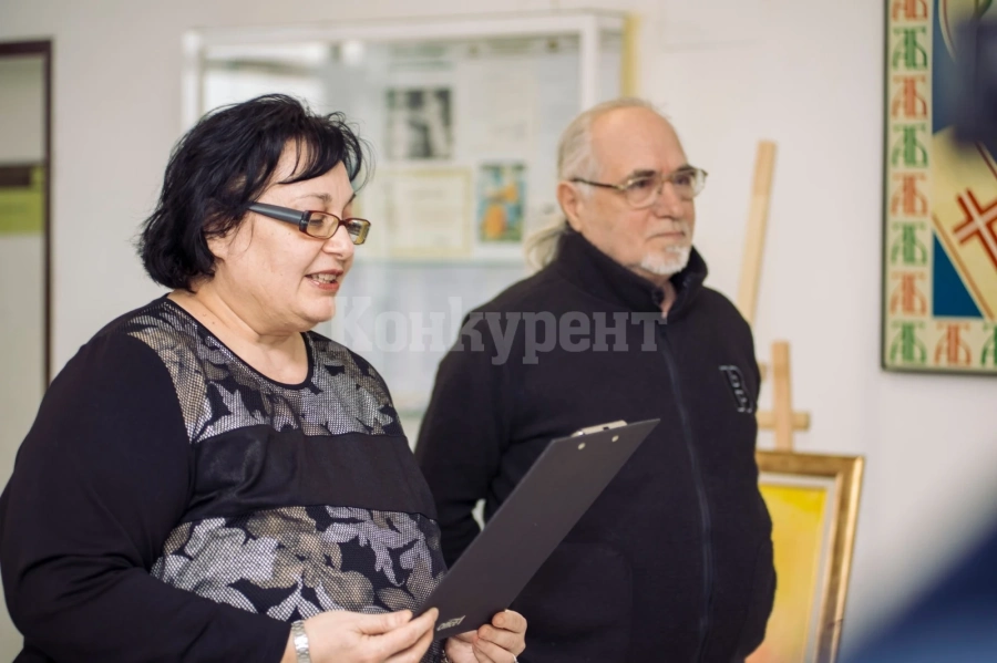 Ботевградският художник Володя Казаков гостува с изложба живопис в Община Мездра