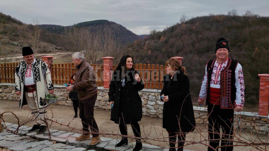 Винарска изба „ШаТони“ – Мездра отбеляза Деня на виното и лозята СНИМКИ