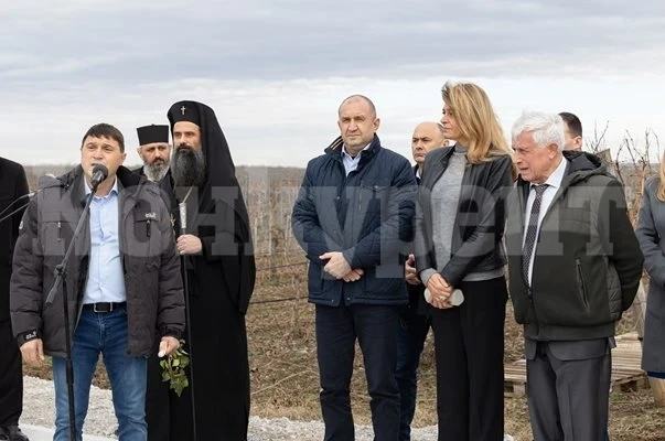 Президентът Радев в село Покрайна: От нас зависи как ще си подредим държавата