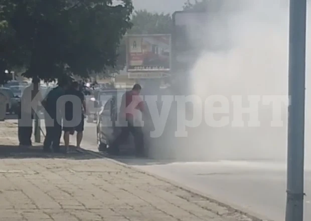 Кола горя на булевард „България“ в Пловдив