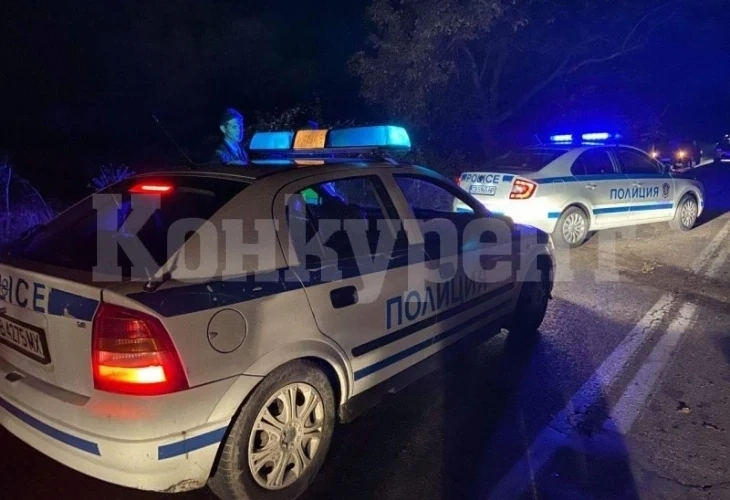 Полицай вилня в заведение, заплашва клиенти