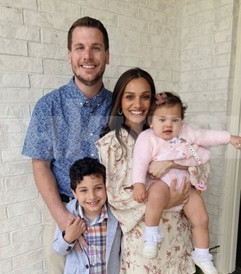 Осиновена в САЩ ромка сбъдна американската мечта, намери родителите си във Видин и пое грижата за тях