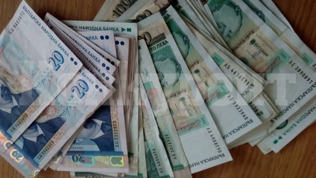 Варненска банкерка задигна 440 000 лв., осъдиха я условно