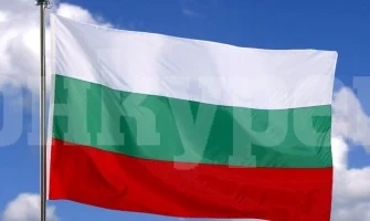 Общинският съвет в Монтана подари на 14 училища български трибагреник