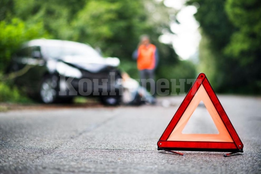 Челен удар между кола и автобус на градския транспорт в София